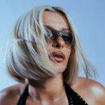 Bebe Rexha coroa o sucesso com vídeo ao vivo de “Sad Girls” em Ibiza