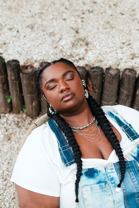 Ellen Oléria lança single “Pinga Tinta” e antecipa novo álbum