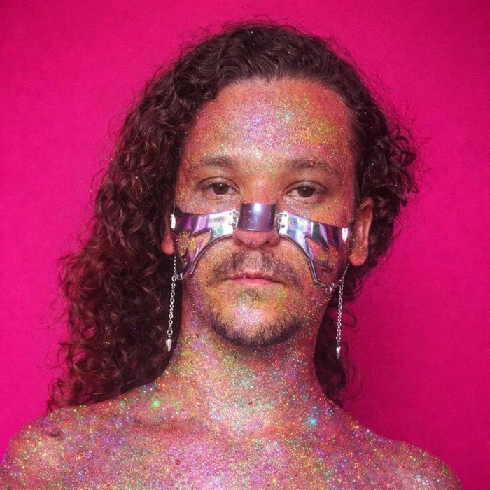 Elvis Leáttili lança EP "Zero" com personalidade e diversidade musical