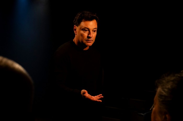 Emilio Orciollo Netto leva “Também Queria Te Dizer” ao Teatro Luiz Mendonça