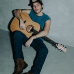 Enzo Ferro lança EP “Agora” e marca nova fase artística