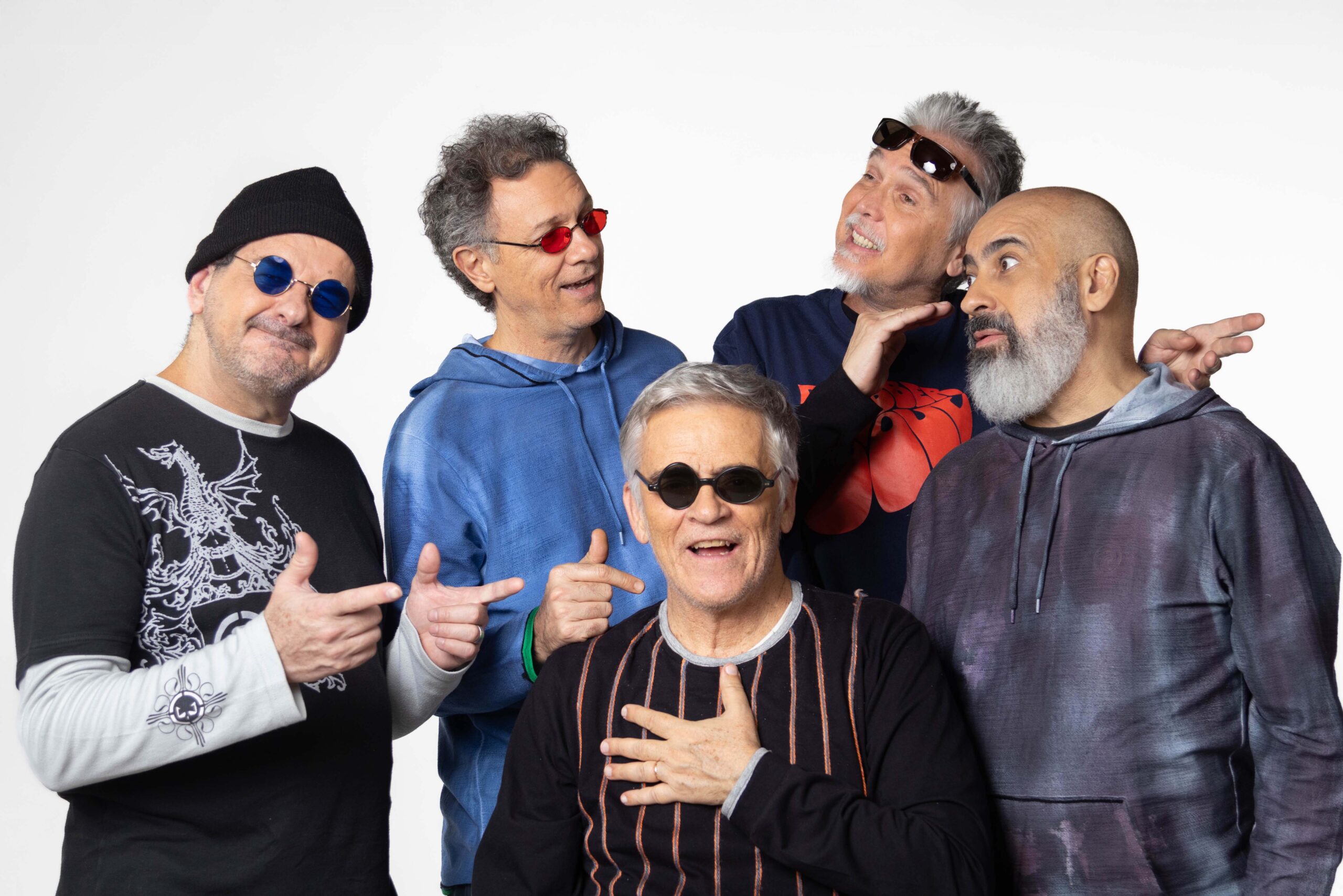 Inimigos do Rei lançam “Medo” e transformam insegurança financeira em crítica bem-humorada