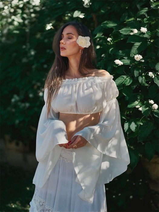 Lakini apresenta "So Close", single que explora o início de um amor 