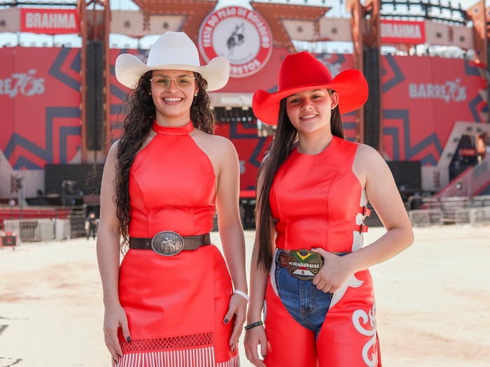 Aparecida Sertaneja celebra as mulheres com As Brasiguais Liandra e Taiane, Tânia Mara, Lucylla e Lucyana e Renata e Talita