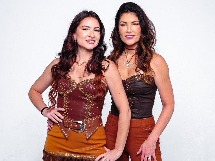 Aparecida Sertaneja celebra as mulheres com As Brasiguais Liandra e Taiane, Tânia Mara, Lucylla e Lucyana e Renata e Talita