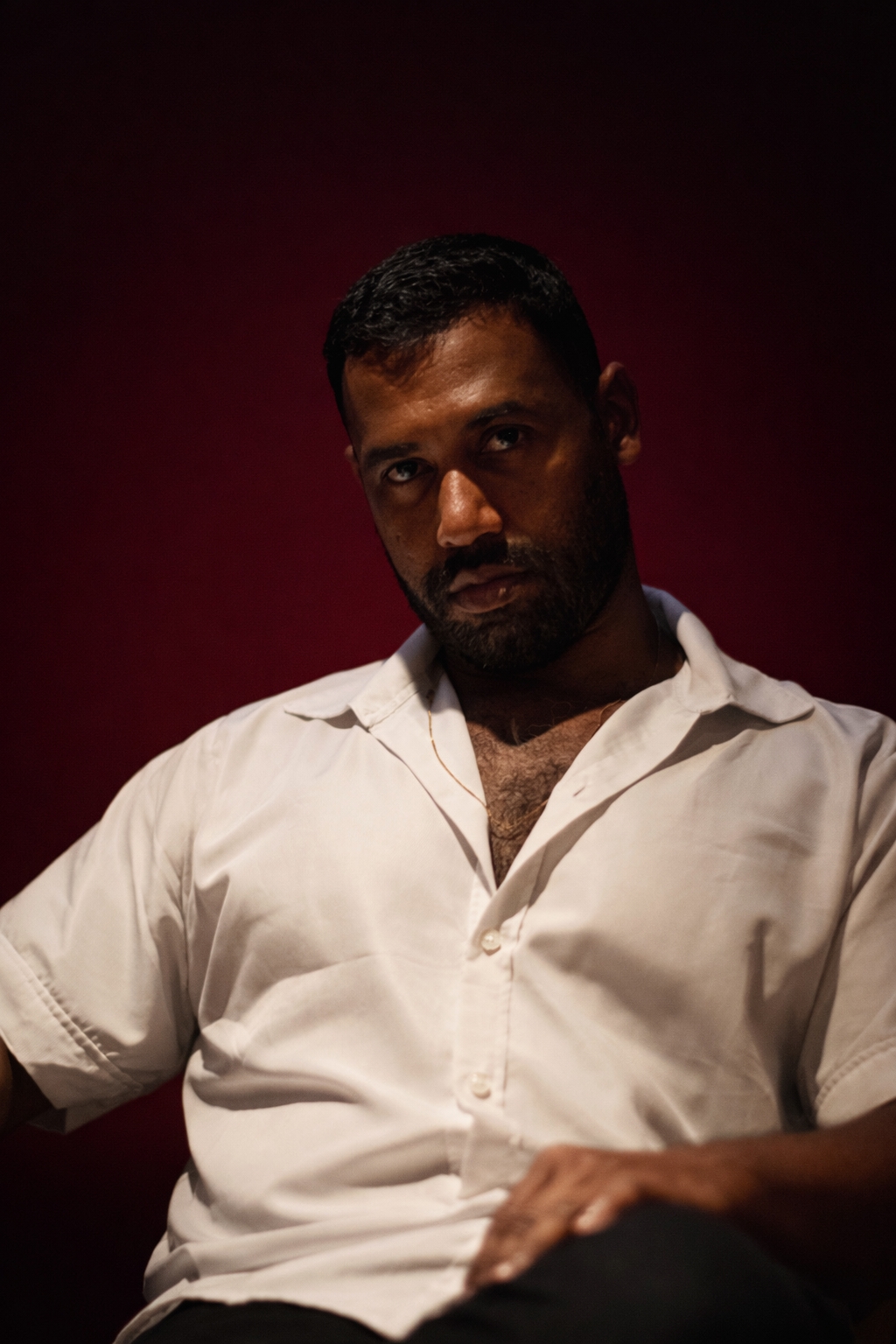 Rafael Kadashi canta os corações partidos em “Desilusão”