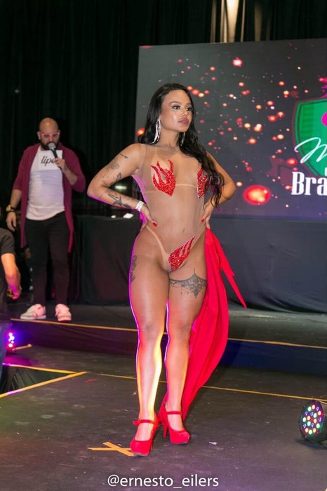 No Instagram, Sabrina Nordestina publica série sobre as dificuldades por trás do glamour das acompanhantes de luxo