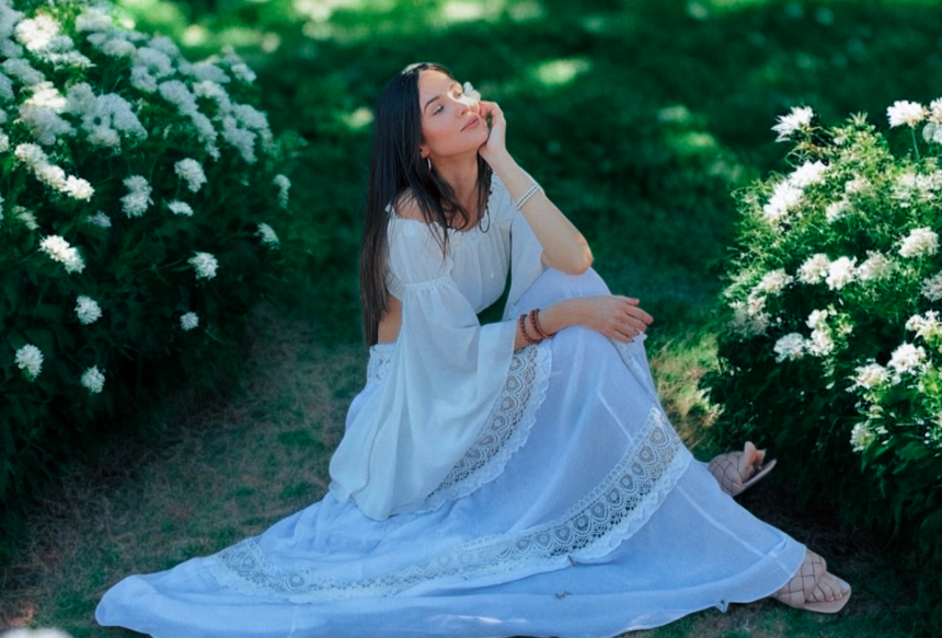 Lakini apresenta “So Close”, single que explora o início de um amor 