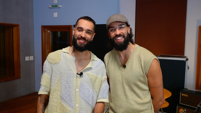 2DE1 leva o balanço romântico do soul brasileiro para O Novo Sempre Vem