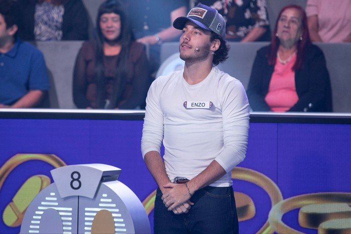 Enzo Ferro se destaca em “Acerte ou Caia!” e estreia “Dói Saber” na TV