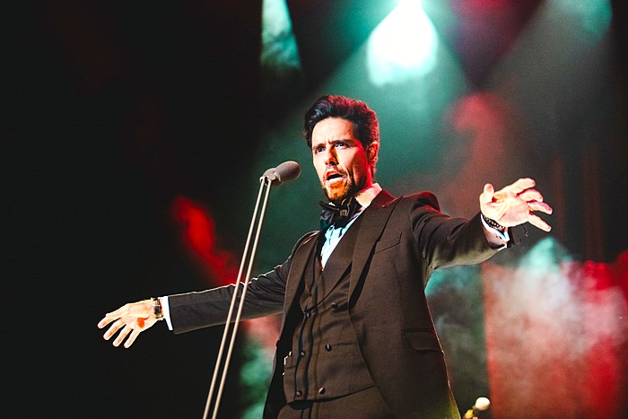Thiago Arancam encanta o palco com “Trilhas inesquecíveis de novelas”