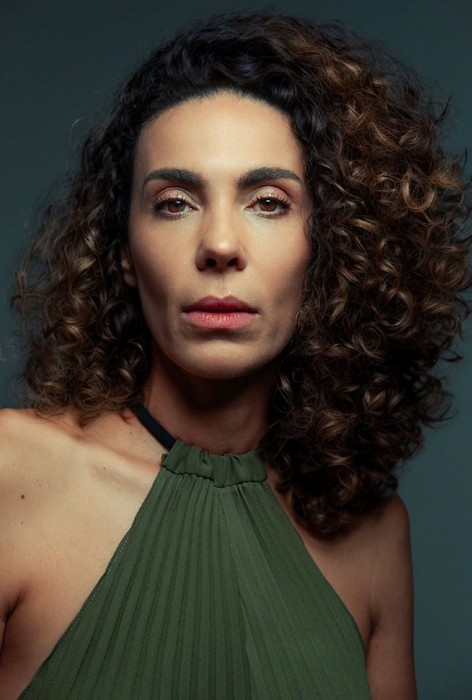 Viviane Figueiredo discute empatia e libertação emocional no espetáculo "Chez Toi – Em Seu Lugar"