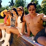 Laufey lança vídeo de “Madwoman” após elogiada estreia no Coachella
