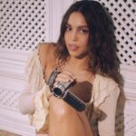 Dora Sanches lança o disco “Seda de Casulo” e fala sobre transformações e cura