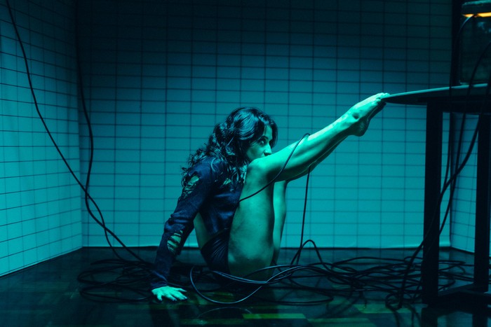 Ella Blum reflete sobre a liberdade de ser quem se é no novo single "Vida Experimental"