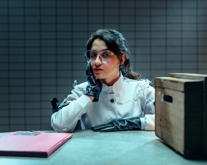 Ella Blum reflete sobre a liberdade de ser quem se é no novo single “Vida Experimental”