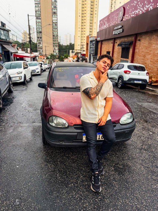 Estéfano Gabriel relata episódio que viralizou nas redes após pretendente desistir do encontro ao ver que ele dirigia um Corsa 97 3 Estéfano Gabriel relata episódio que viralizou nas redes após pretendente desistir do encontro ao ver que ele dirigia um Corsa 97