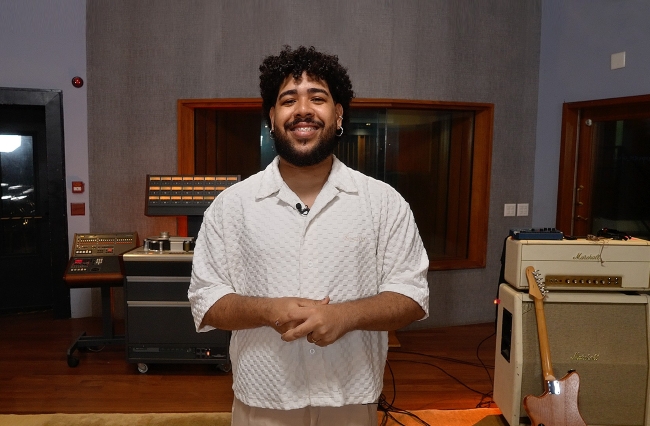 Ivyson Brilha em “O Novo Sempre Vem” com versões reimaginadas de suas canções