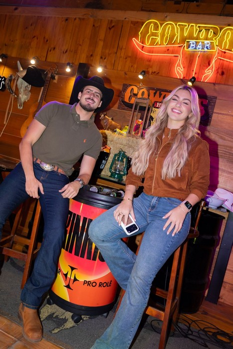 Jon Vlogs recebe Duda Bertelli em nova edição do “Bar do Jon” com mais de 6 horas de live