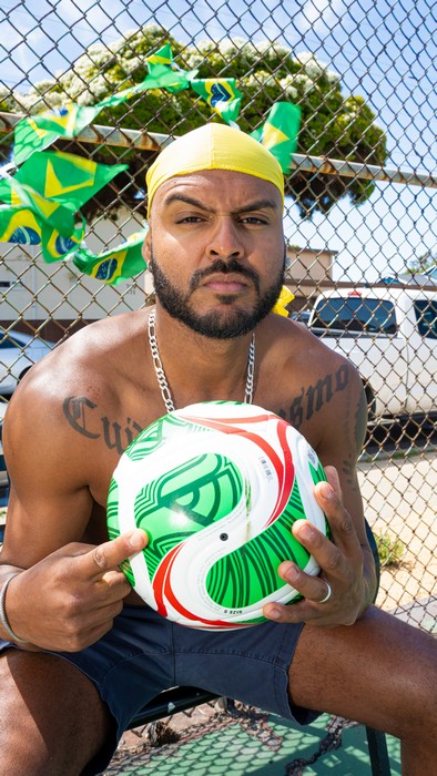 Em clima de copa do mundo, Tio Sam lança "Dale Olê", hino que une o coração da torcida e o sonho do Hexa