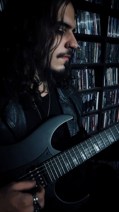 Eletrizante EP de estreia de Alec Adams: “Ballad of Humanity”