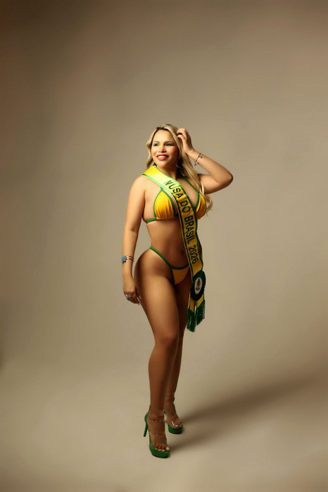 Cacau Moraes recebe faixa de Musa do Brasil na Copa e promete surpresa ousada