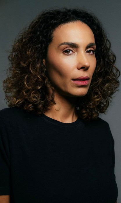 Viviane Figueiredo discute empatia e libertação emocional no espetáculo "Chez Toi – Em Seu Lugar"