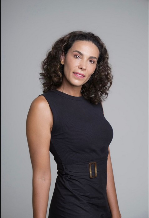 Viviane Figueiredo discute empatia e libertação emocional no espetáculo "Chez Toi – Em Seu Lugar"