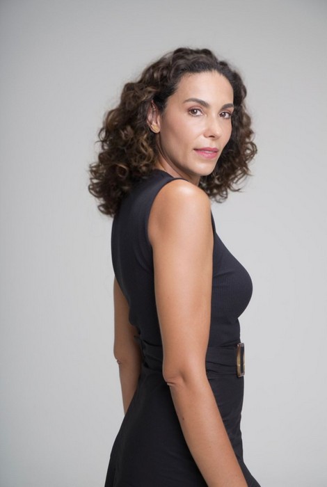 Viviane Figueiredo discute empatia e libertação emocional no espetáculo "Chez Toi – Em Seu Lugar"