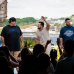 Henrique Casttro Celebra Sucesso com “Nem Pagando” em Parceria com Grupo Menos É Mais