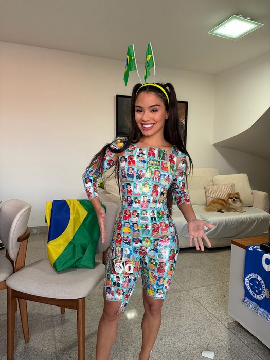 Kellyta Tharys lança campanha para completar álbum da Copa e promete recompensas íntimas
