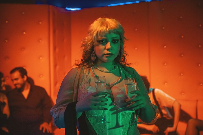 Lia Kapp pronta para lançar “Burn This House Down”, prévia de seu segundo álbum de estúdio