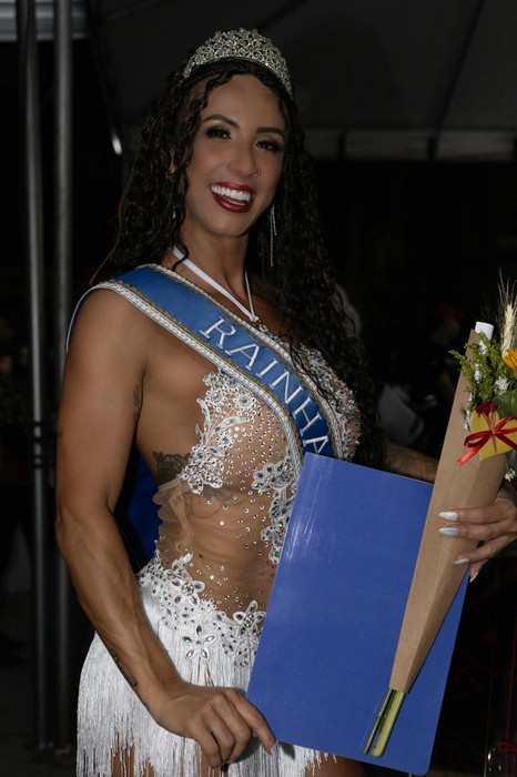 Luh Macedo é coroada Rainha de Bateria da Filhos da Santa para o Carnaval 2027