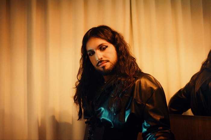 nando lança “mas adoro amar você”, faixa que integra futuro álbum do artista