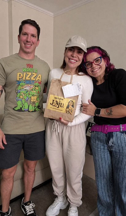Naiara Azevedo presta homenagem a fã que faleceu prematuramente