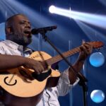 Péricles canta seus sucessos no Canções de Ouro da TV Aparecida