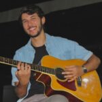 O inesperado e certeiro amor que transforma rotas: Relvas apresenta o pop leve de “Hora Errada”