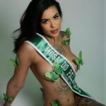 Veridiana Monteiro arrasa em ensaio de pintura corporal usando apenas a faixa de Musa do Palmeiras