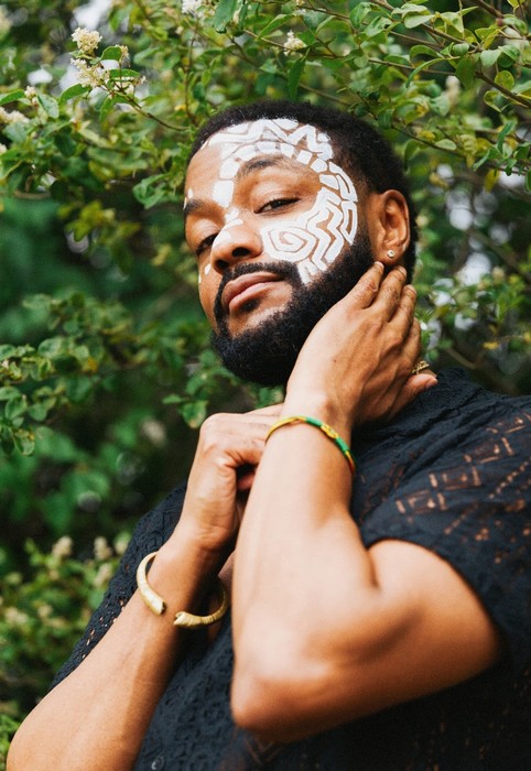 Wyn Starks lança "Coco", uma faixa que celebra a identidade negra e a liberdade