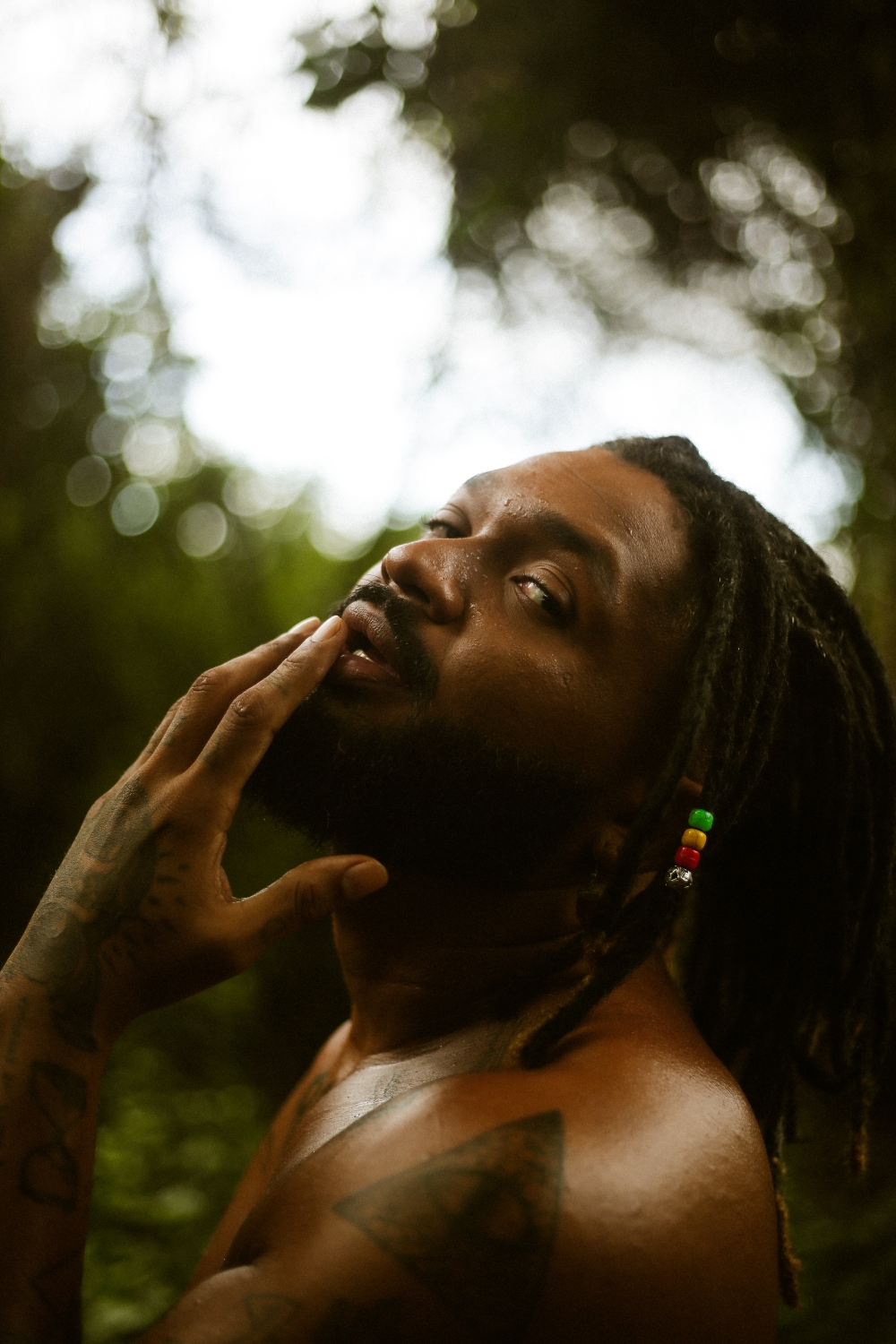 YAGÔ inicia os caminhos do álbum Menestrel com o reggae contemporâneo “Nádegas”