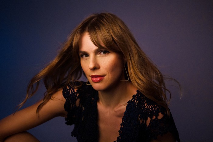 Entre a vulnerabilidade e o recomeço, Karla Hill lança o EP “Luz Acesa”