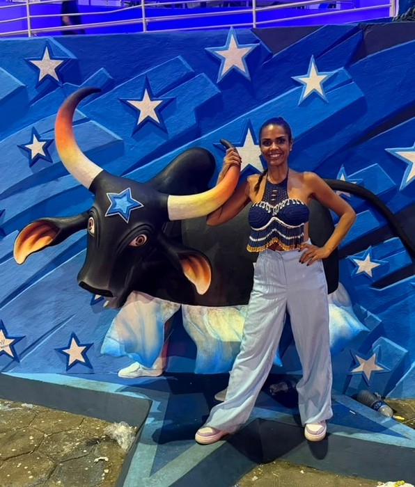 Nathalia Brito Vibeia com a Estreia no Festival de Parintins