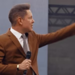 Bispo Bruno Leonardo transforma o Dia dos Pais em um gesto de amor, dignidade e esperança