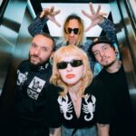 Deb and The Mentals apresenta EP sobre colapso emocional antes de abrir shows do Foo Fighters