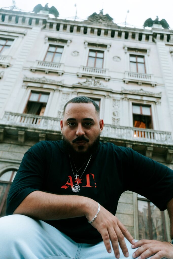 Felipe Vaz celebra o amor e a noite carioca no single “UMA NOITE SÓ” com Ramaciote, Noite Moderna E Buzu