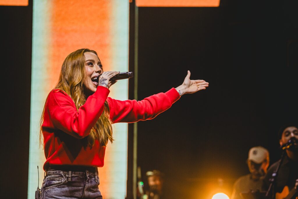 Julliany Souza faz história ao conquistar capa da Top Brasil do Spotify 