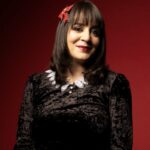 Linda Ramalho lança versão acústica de “Doce Vampiro” em novo single
