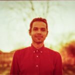 Raphael Gimenes lança Caçador De Horizontes unindo folk cinematográfico e MPB de vanguarda