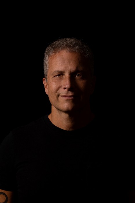 Rodrigo Cerveira lança single “Animals” com Andreas Kisser, dedicando direitos a ONGs