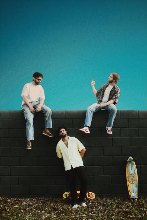 Rooftime lança “Rainbow”, single que aproxima o eletrônico do pop